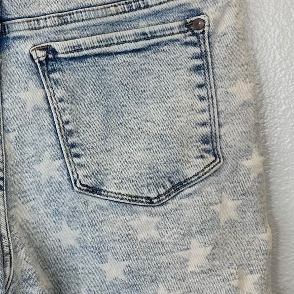 Judy Blue Mid Rise Star Patterned Acid Wash Denim Short size Large - Picture 6 of 6